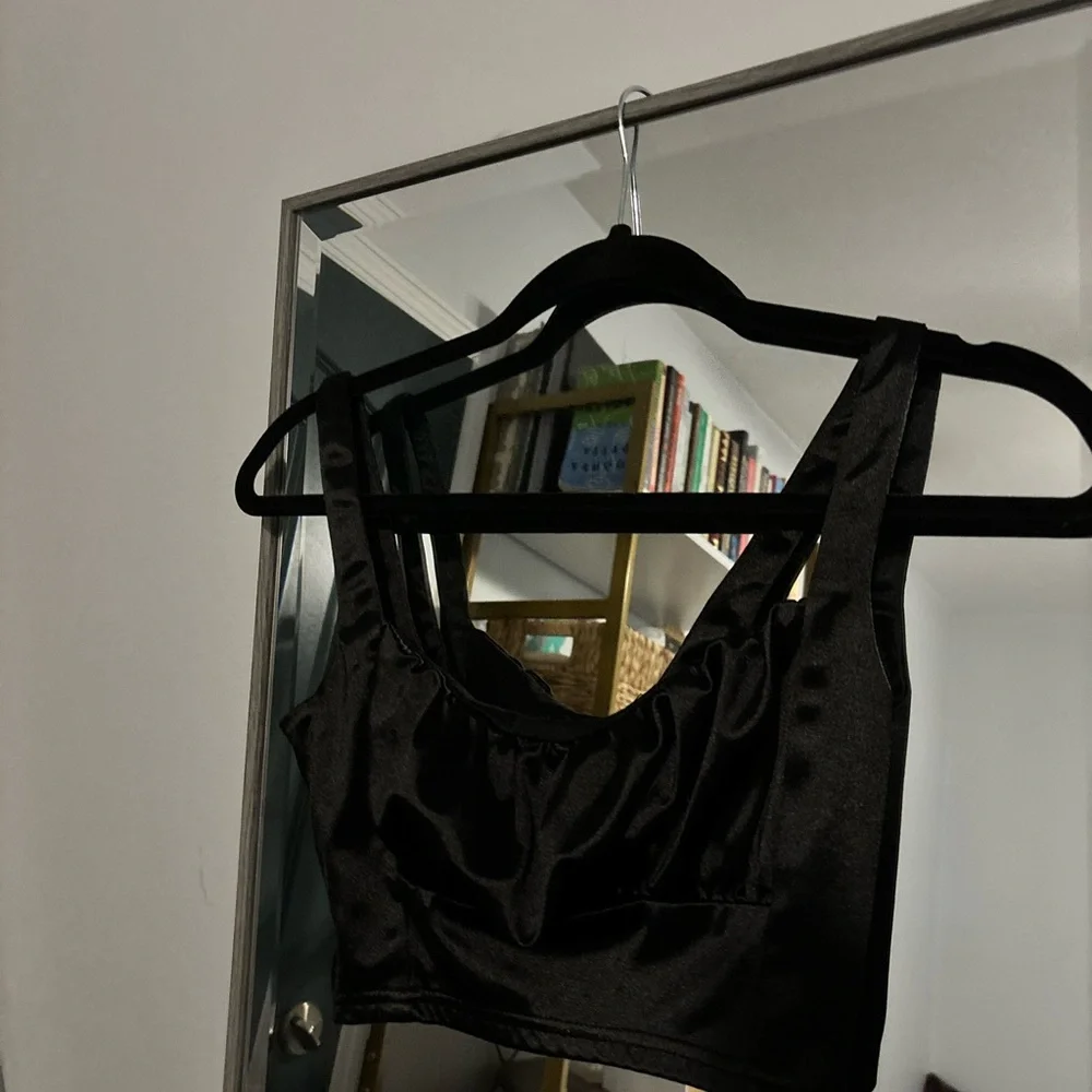 Black cropped top - Picture 2 of 3